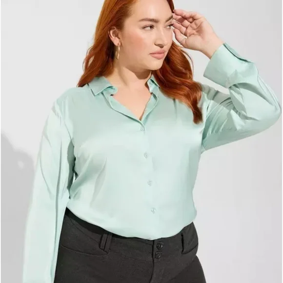NWT Torrid Madison Satin Button-Up Long Sleeve Shirt Size 1X 14-16 - Picture 2 of 9